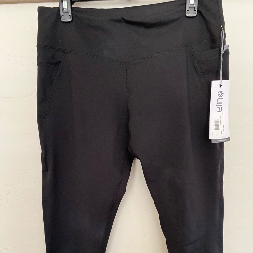 LIJA Golf Capri Pants 
Color-Black Size- Large